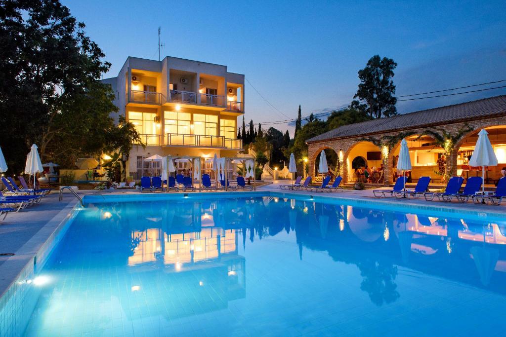 Corfu Dassia Studios - carbon neutral hotel in Limni