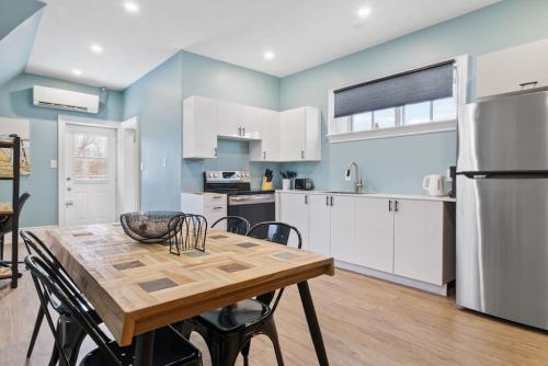 Luxury Contemporary Condo in Downtown Collingwood 97044 — 4-Star Luxury Hotel in Collingwood, Canada