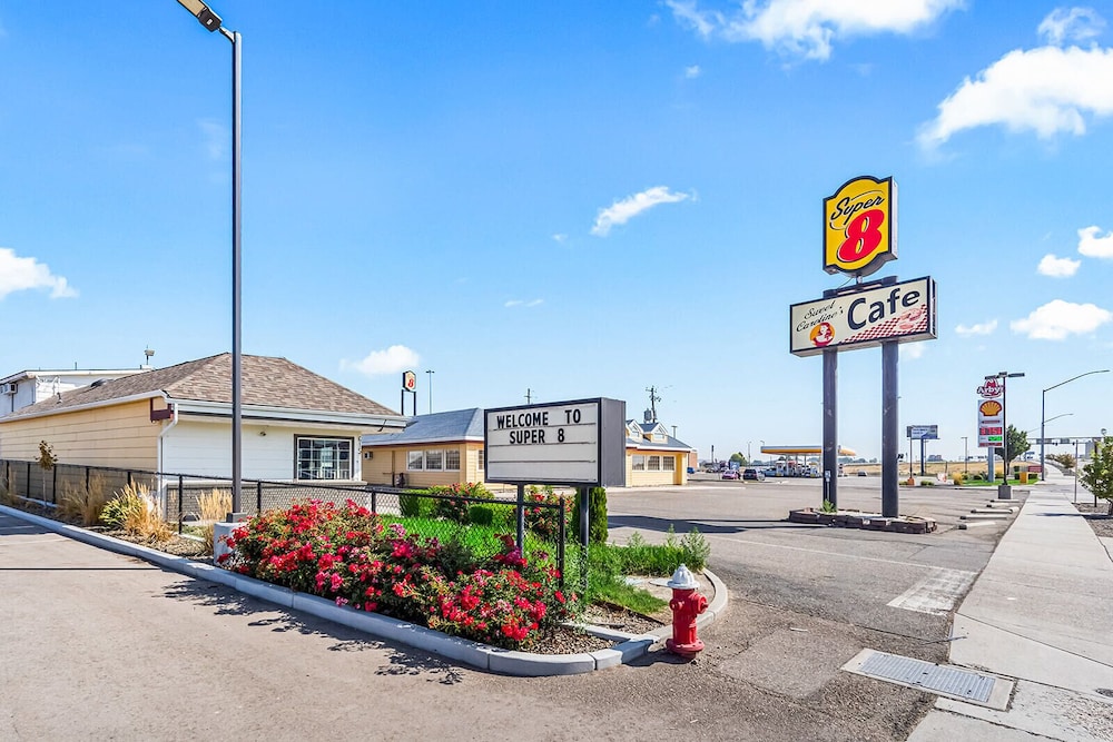 Super 8 by Wyndham Ontario - photo 21