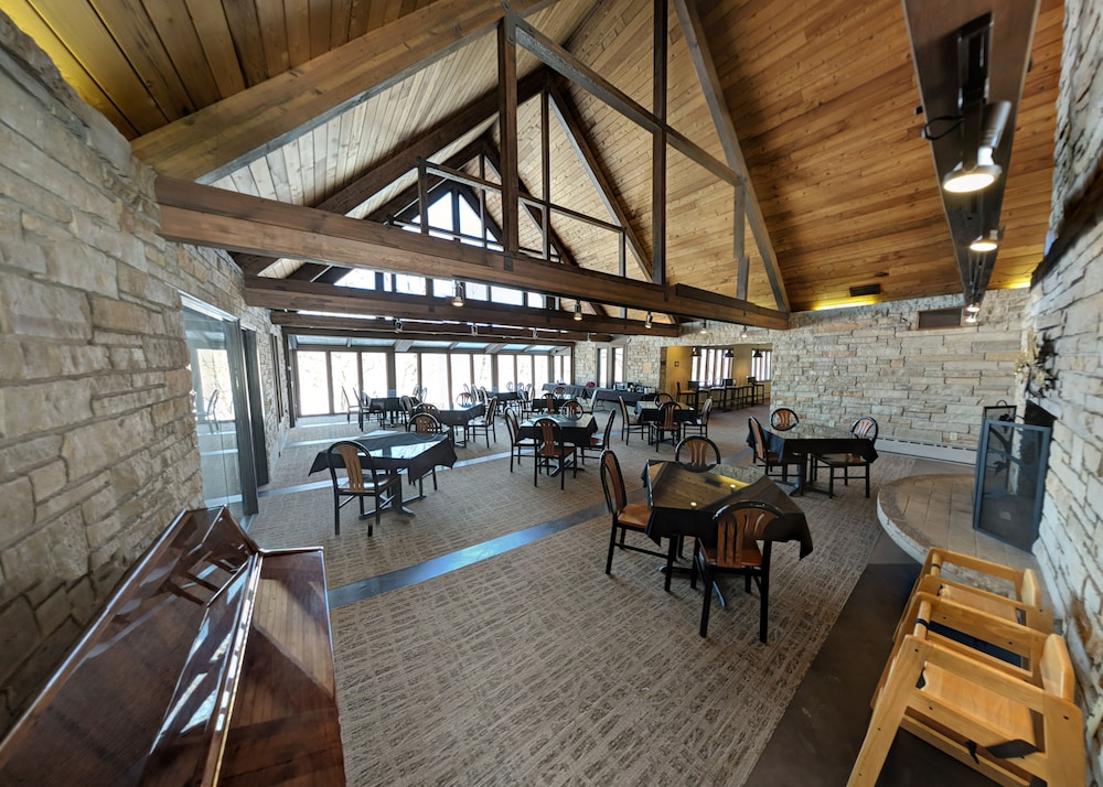 The Lodge Resort Hotel — hotel in Forest