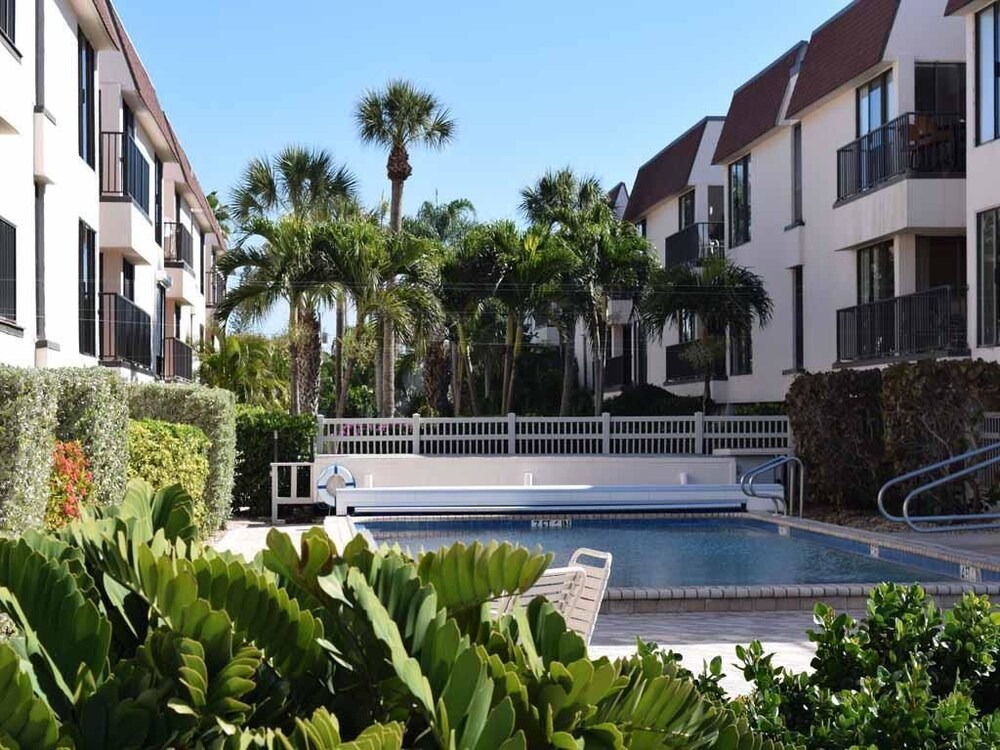 Waters Edge 102 N - photo 24