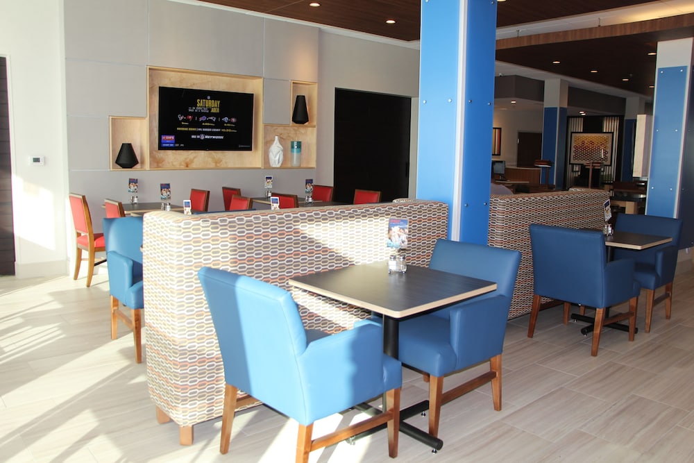 Holiday Inn Express & Suites Phoenix Airport North by IHG - photo 111