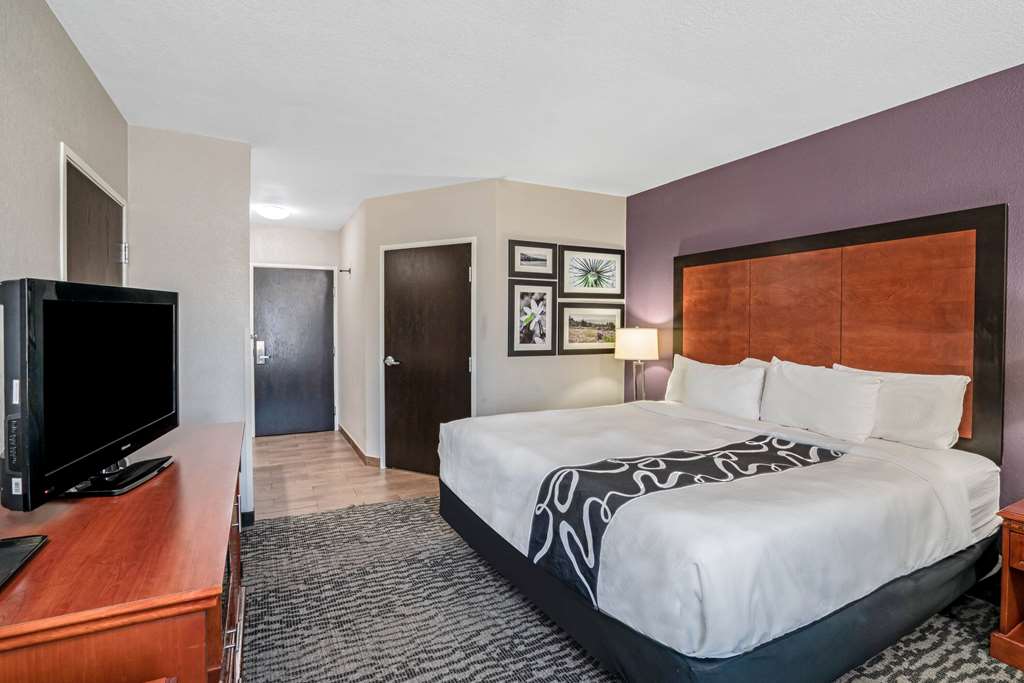 La Quinta Inn & Suites by Wyndham Knoxville North I 75 - photo 21
