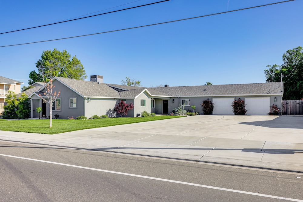 Pet friendly Hughson Getaway 9 Mi to Modesto pet-friendly hotel Hughson