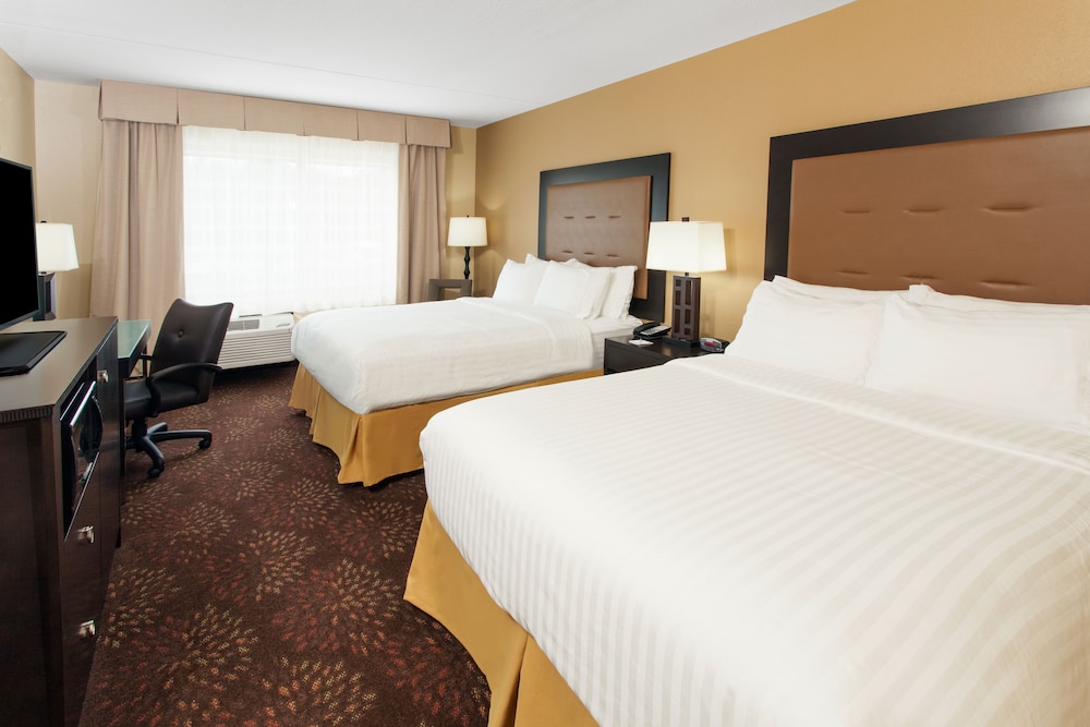 Holiday Inn Express & Suites Sandusky by IHG - photo 9