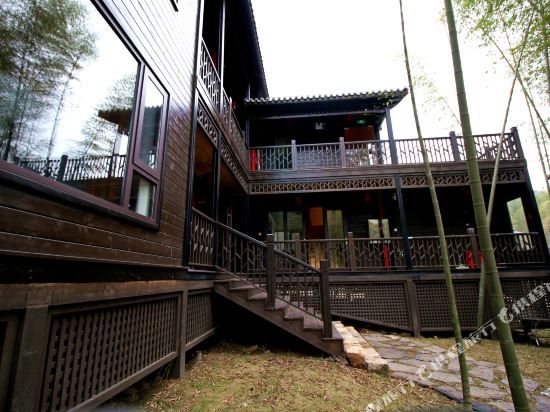 Blue mountain cloud iceberg health inn — hotel in Tafeng