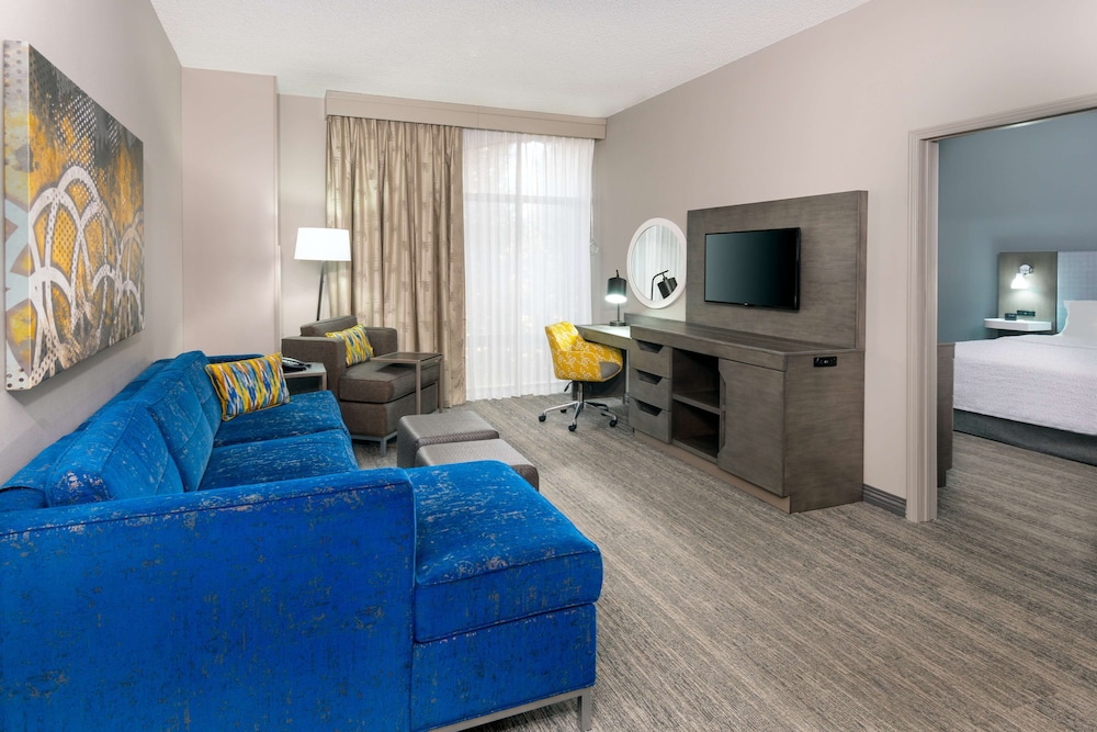 Hampton Inn & Suites Kansas City Country Club Plaza - photo 23