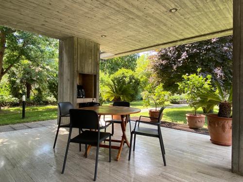 Holiday home Punta D'Oro with garden parking place and lake access at 300 m — 4-Star Luxury Hotel in Iseo, Italy