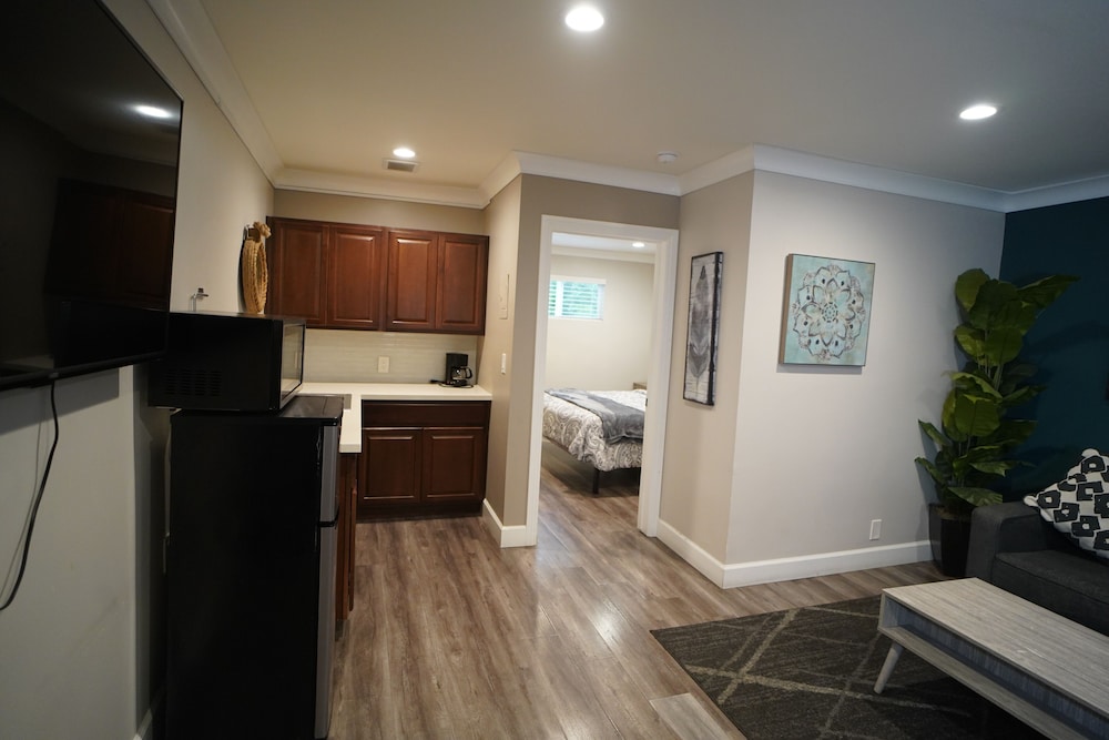 Anaheim Executive Inn & Suites - photo 45