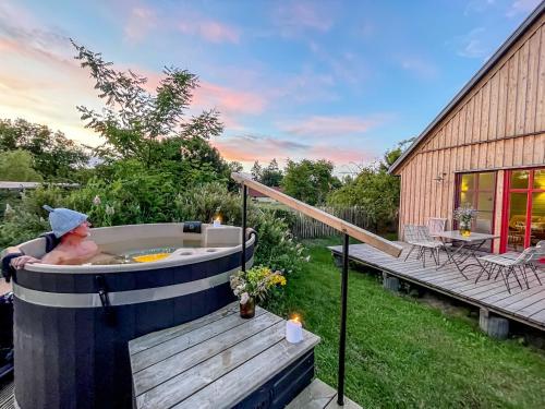 traumHaff Lotsen Romantik Ostsee mit Kamin privates NORDICSPA und Boot - carbon neutral hotel in Unknown City