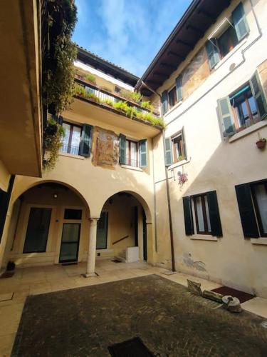 Casa dei Pittori a pochi passi da Piazza Erbe — 4-Star Luxury Hotel in Verona, Italy