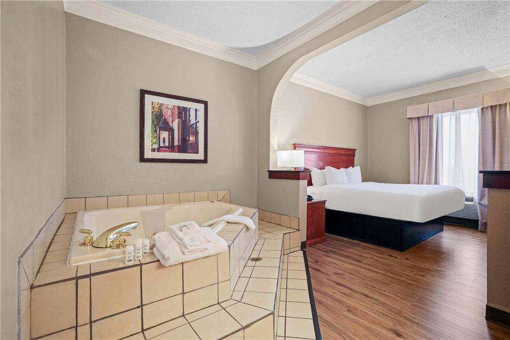 Baymont by Wyndham Madisonville - photo 12