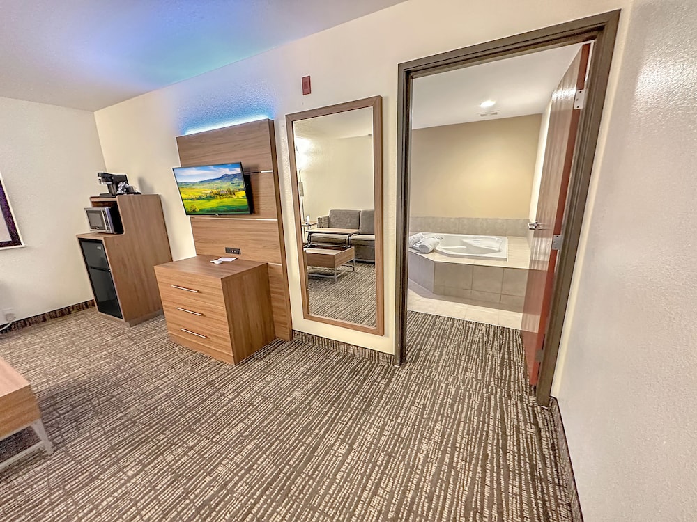 Estherville Hotel & Suites - photo 22