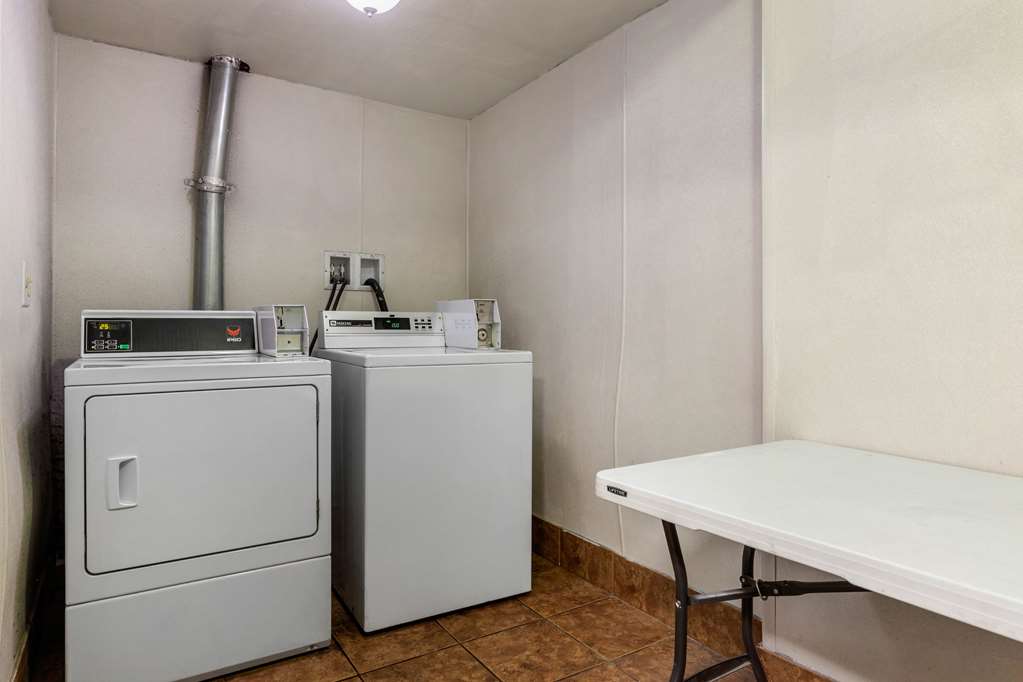Econo Lodge Milwaukee Airport - photo 13