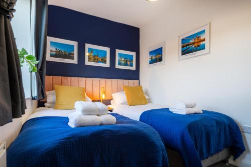 The Heart Cosy 3 bedroom house with double driveway and Garden in Manchester — 4-Star Luxury Hotel in Manchester, United Kingdom