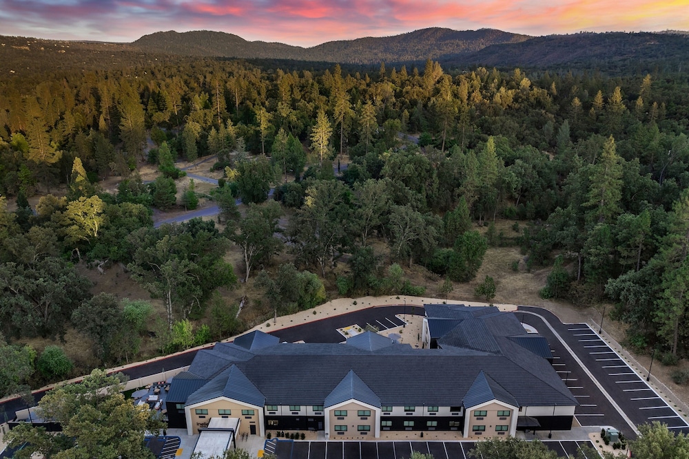 The Inelle Oakhurst Yosemite - photo 36