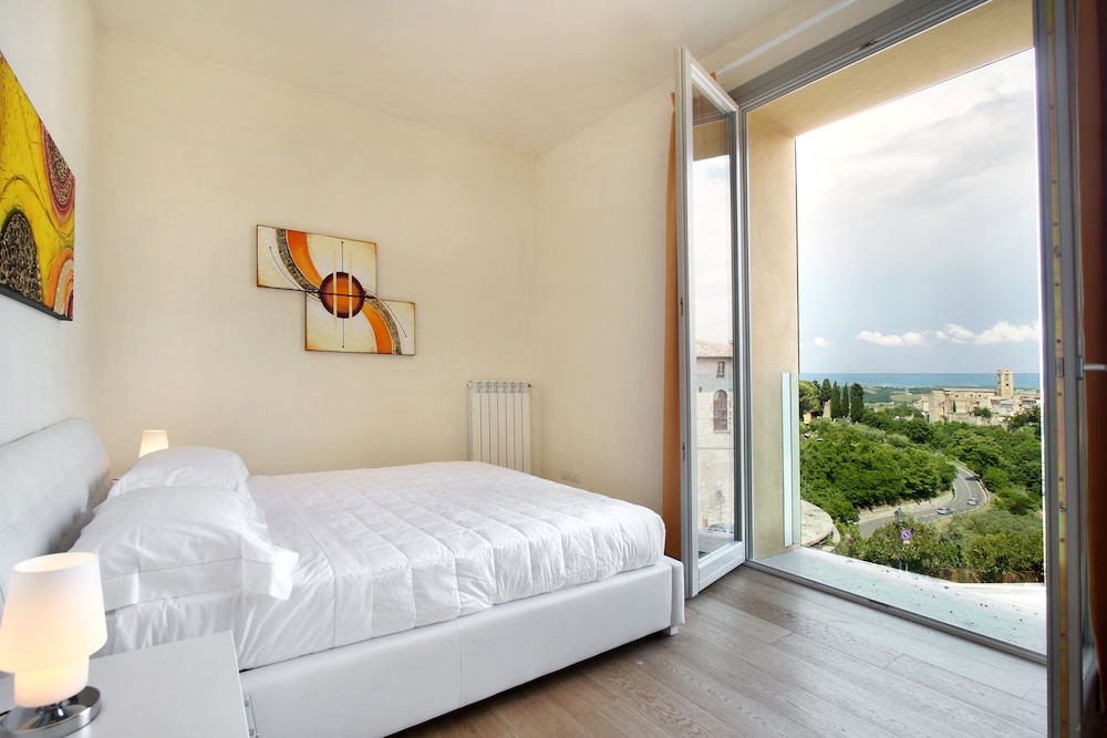 San Lorenzo Apartments — 4-Star Luxury Hotel in Colle Di Val D'elsa, Italy