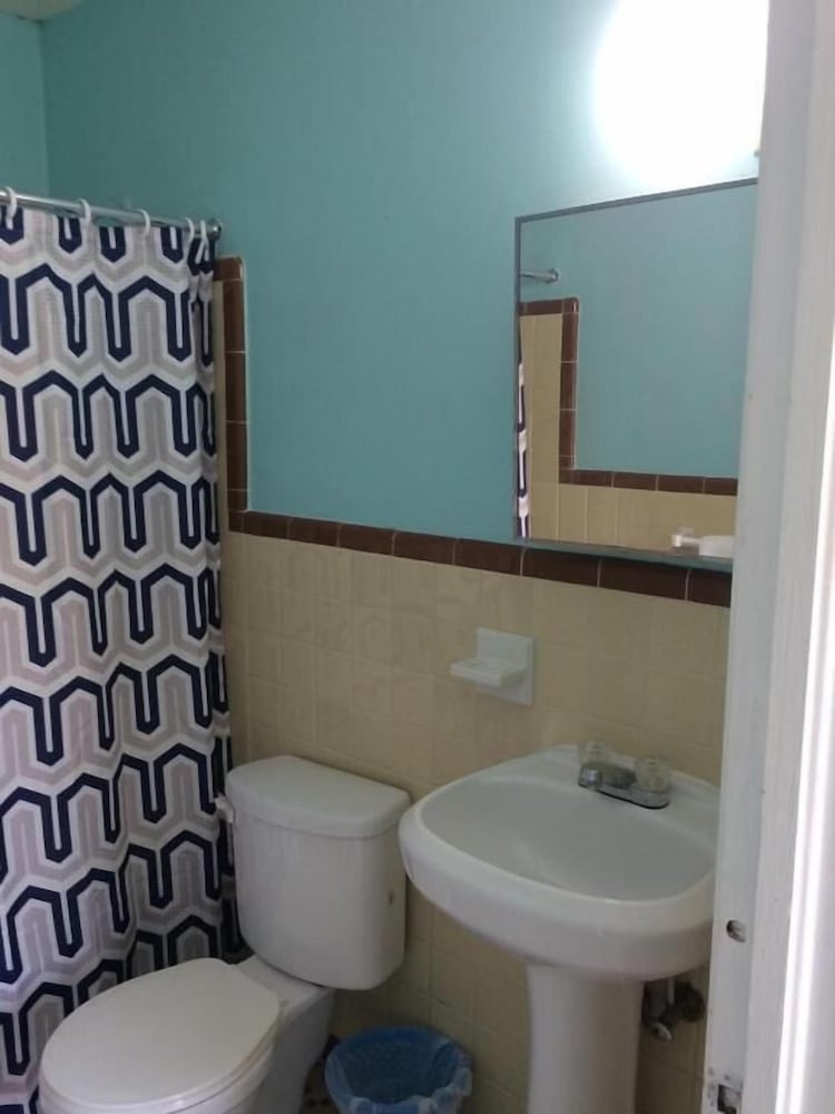 Skylark Motel - photo 18