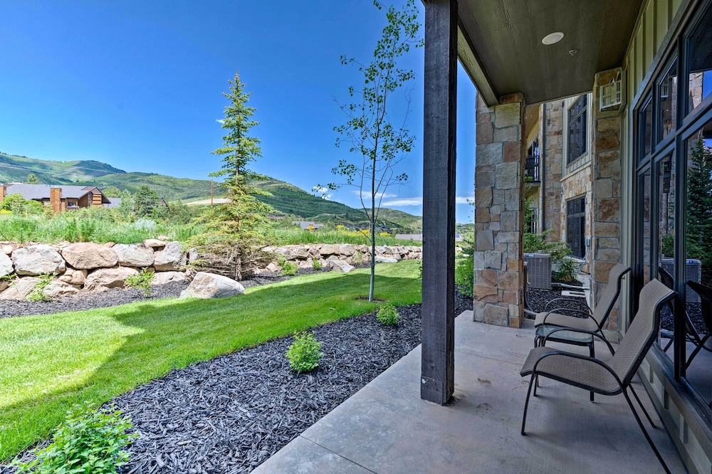 Luxe Canyons Ski Resort Condo Walk to Ski Lift - photo 10