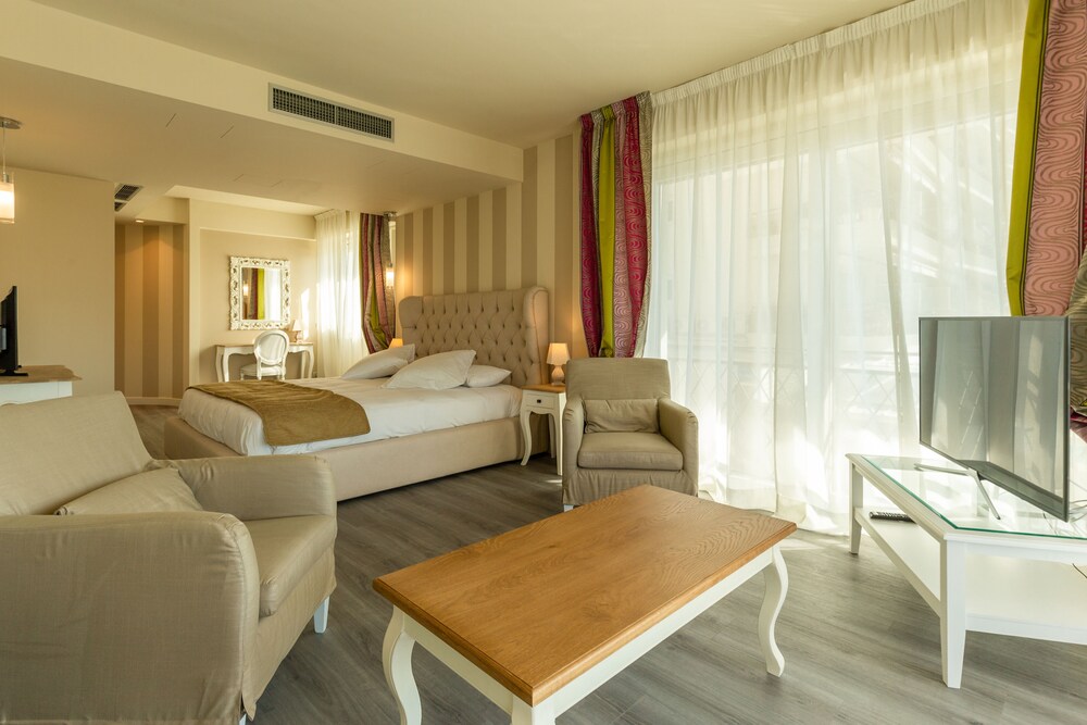 La Dolce Vita Hotel — hotel in Menton