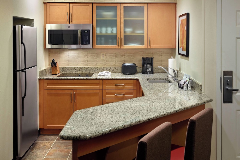 Residence Inn by Marriott Atlanta Airport North Virginia Ave - photo 10