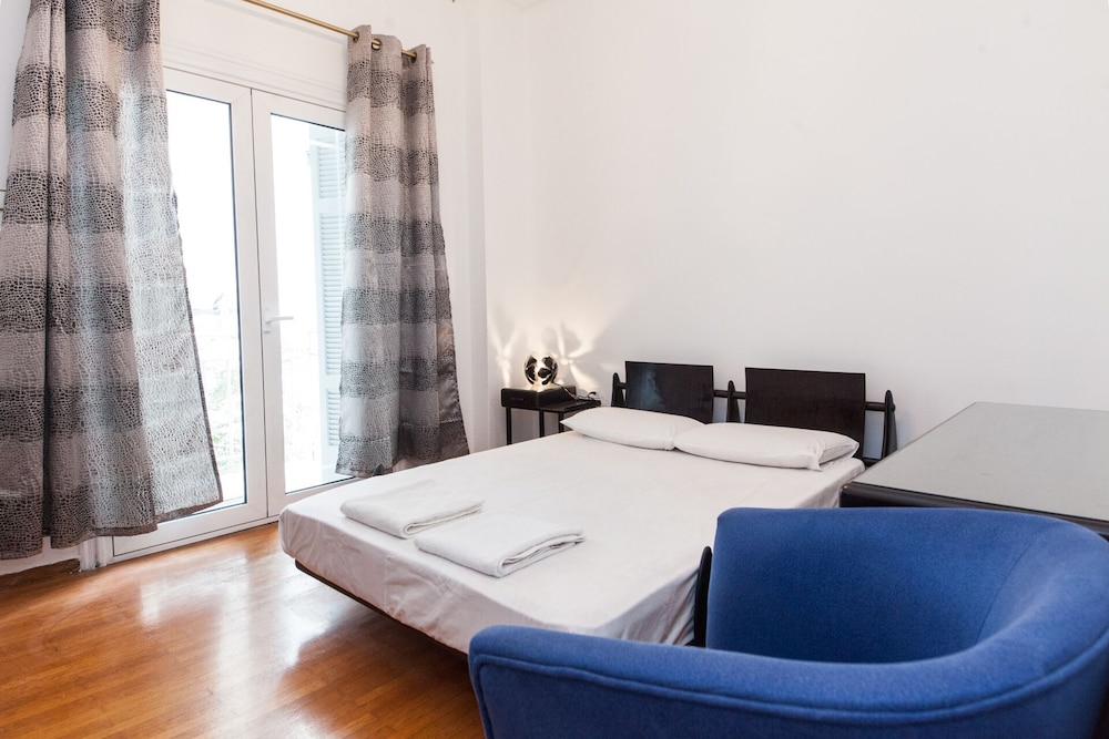 Stay in Style Central Retro Apt near Acropolis — 4-Star Luxury Hotel in Athens, Greece