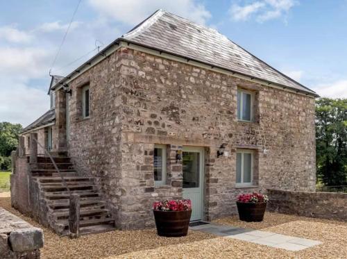 The Granary at Henrhiw Farm Cottages — 4-Star Luxury Hotel in Usk, United Kingdom