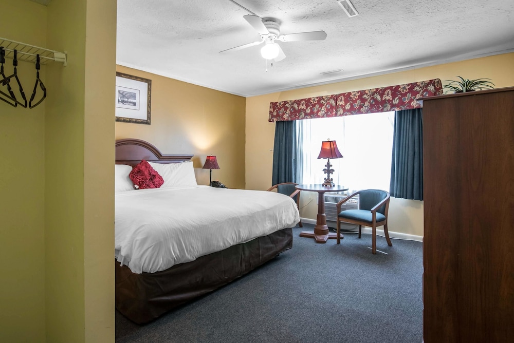 Econo Lodge Inn & Suites Tilton - photo 27