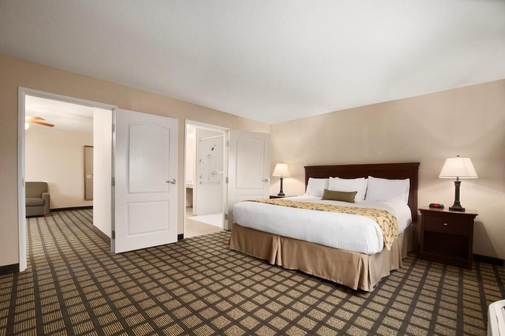 Baymont by Wyndham Odessa - photo 12