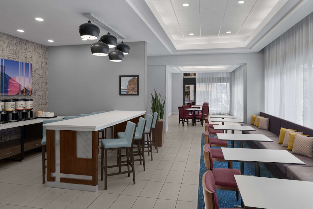 Hampton Inn Cleveland Downtown - photo 23