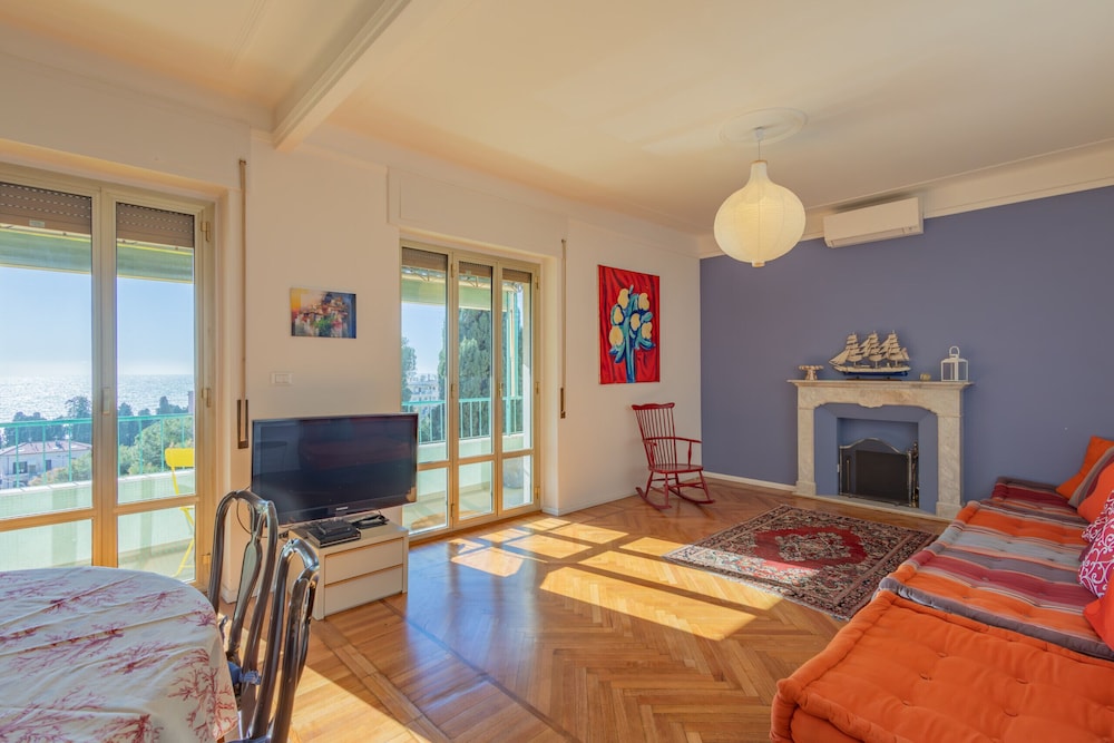 Tennis Flat with Sea View by Wonderful Italy — 4-Star Luxury Hotel in San Remo, Italy