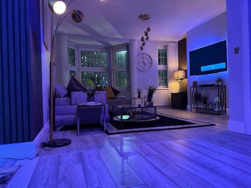 Flat Sleeps 2 with Parking — 4-Star Luxury Hotel in Birmingham, United Kingdom