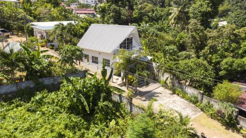 Ocean Bird & Wanita’s Self Catering in Anse Boileau, Seychelles