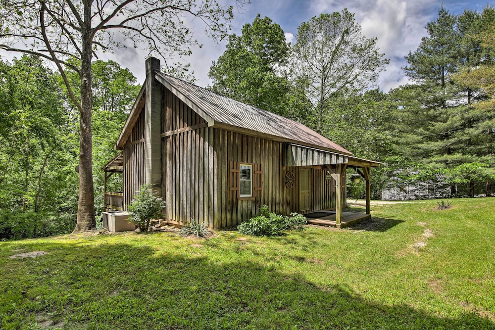 Waters Edge Retreat with Deck on Patoka Lake — hotel in French Lick