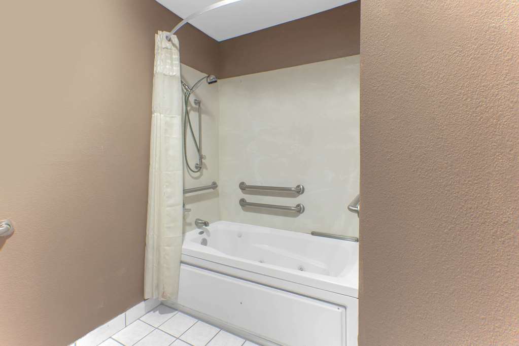 Knights Inn Forest Hill - photo 8
