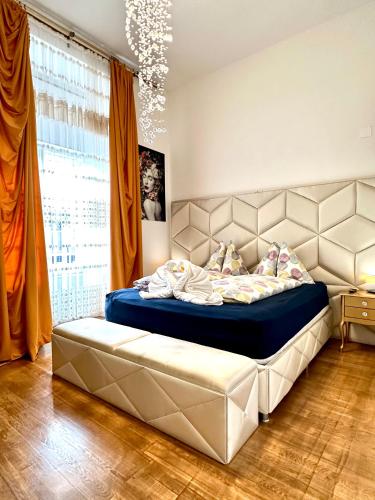 Sisi Apartment 103 m2 — 4-Star Luxury Hotel in Vienna, Austria