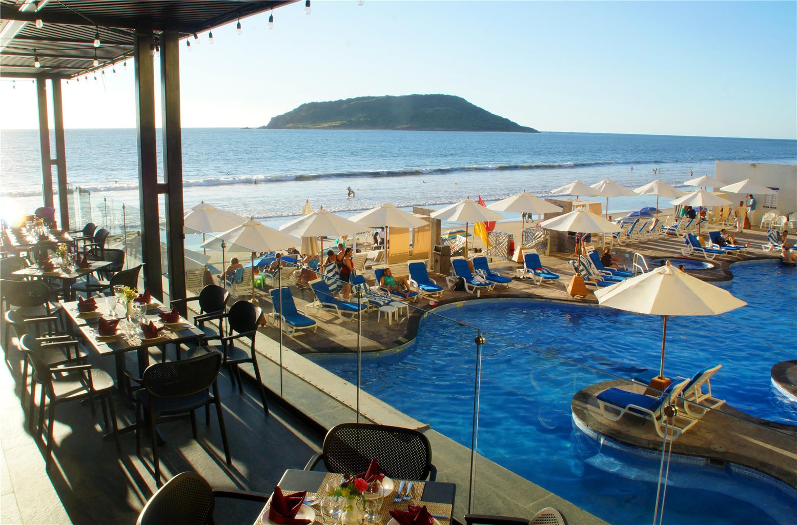 R SWIMMING POOL