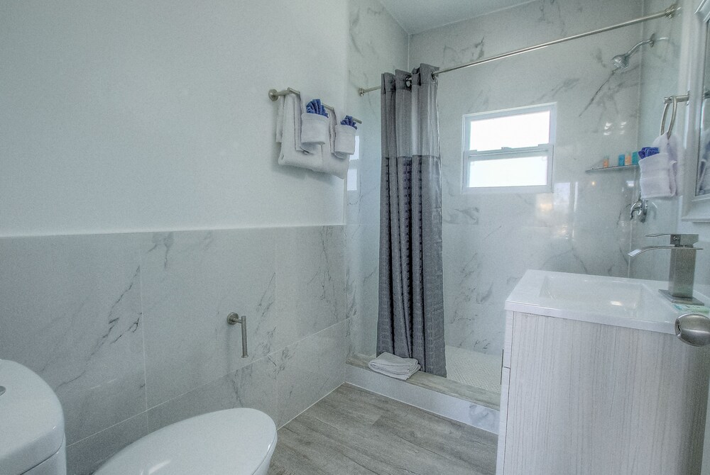 Daytona Shores Inn & Suites - photo 32