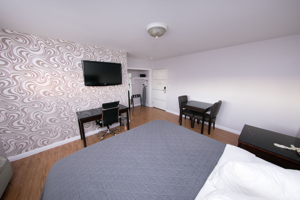 Metropolitan Inn & Suites - photo 6