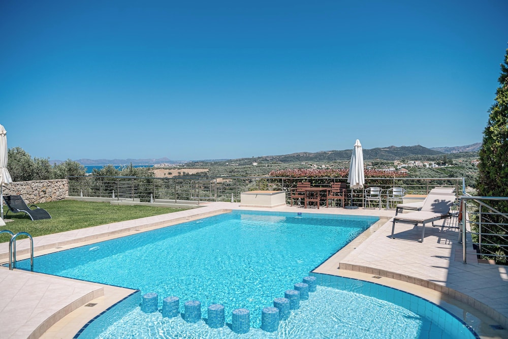 Villa Athinais — 4-Star Luxury Hotel in Gerani, Greece