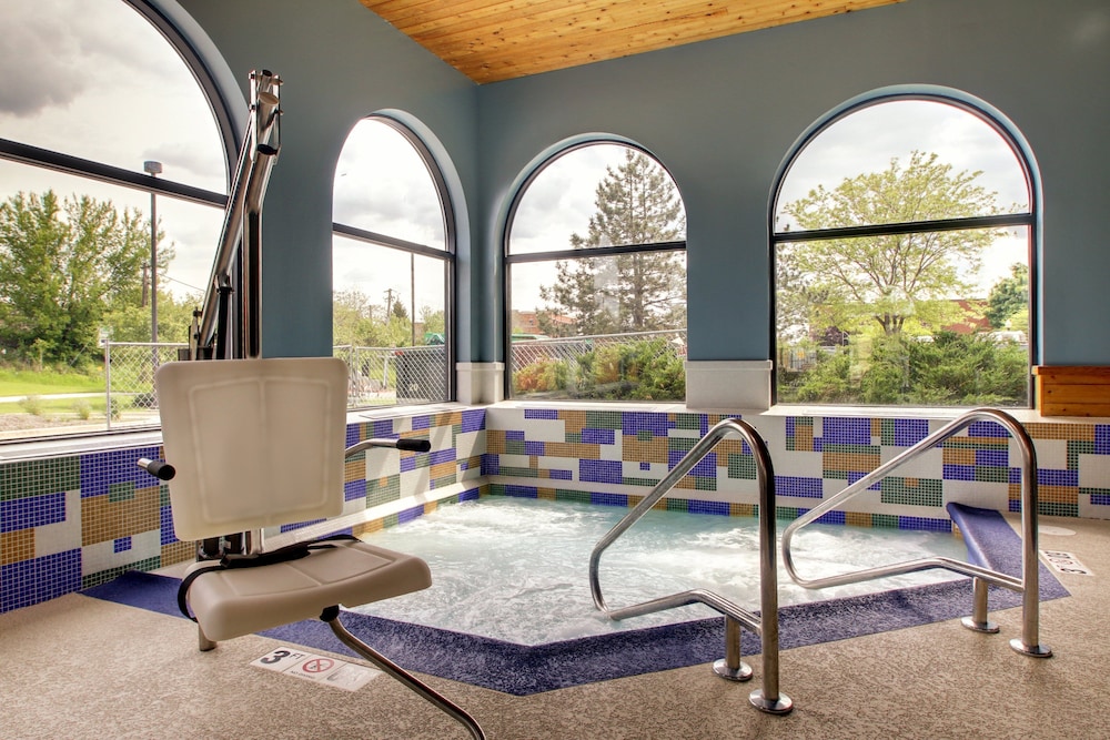 Holiday Inn Express & Suites Aurora Naperville by IHG - photo 32