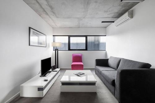 Refresh at Rhapsody City Fringe Contemporary — 4-Star Luxury Hotel in Melbourne, Australia