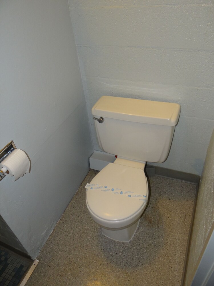 Economy Inn Corning - photo 12
