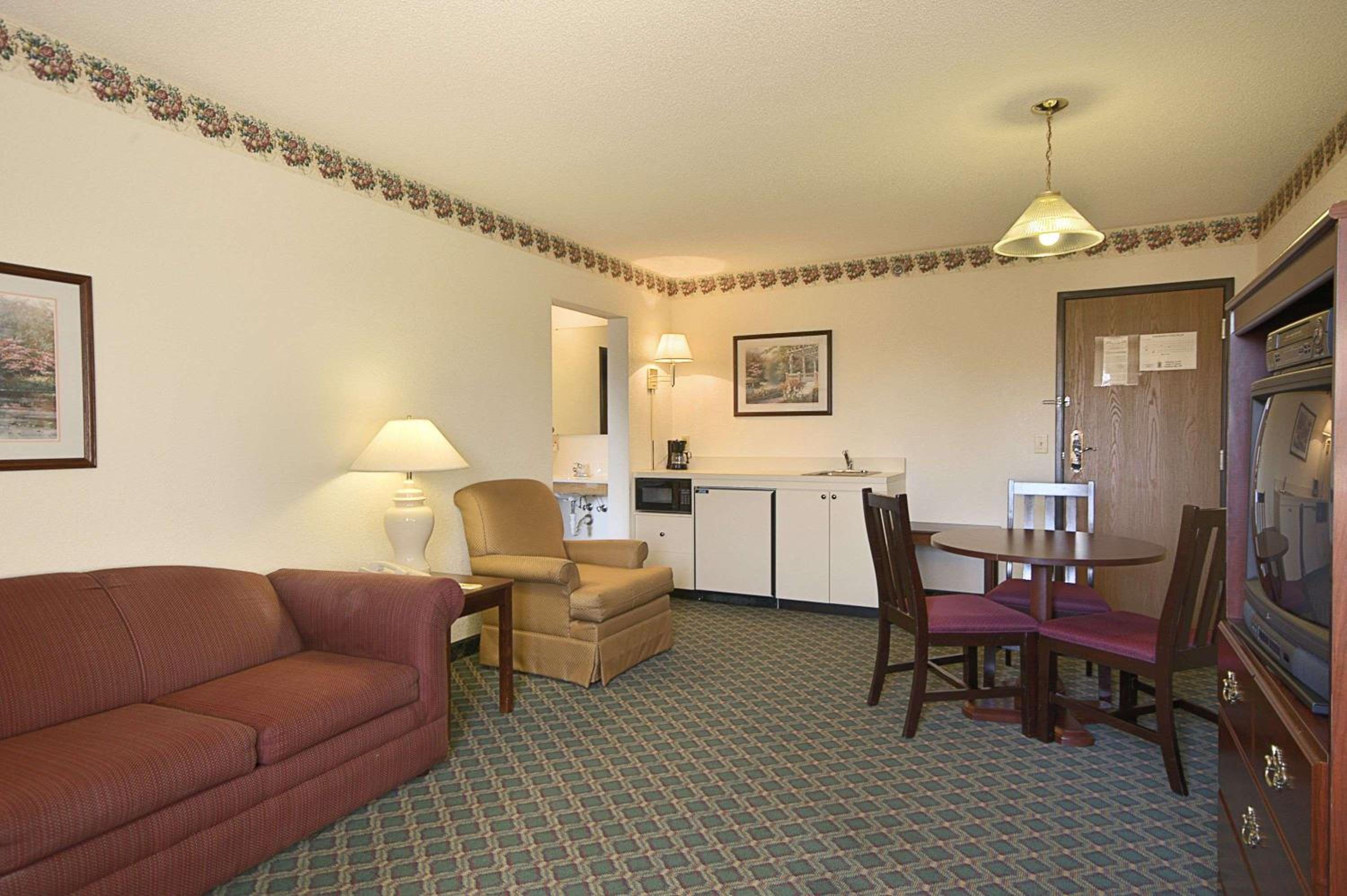Travelodge by Wyndham Hudsonville - photo 17