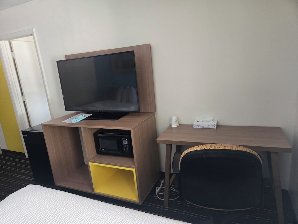 Days Inn by Wyndham Portage Cascade Mountain area - photo 30