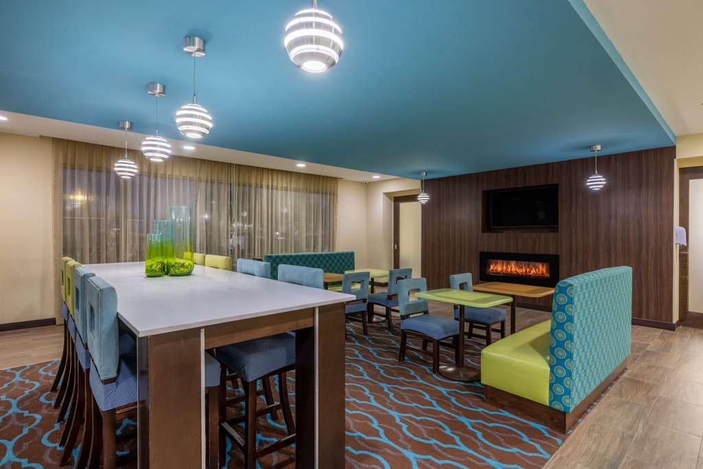 La Quinta Inn & Suites by Wyndham Artesia - photo 7