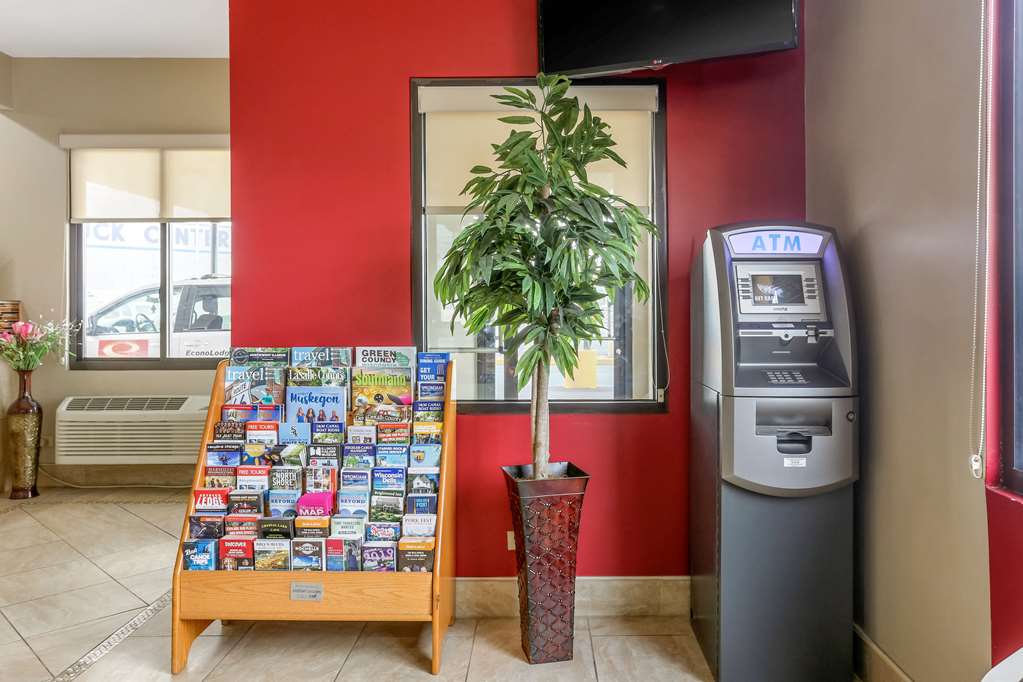 Econo Lodge Shorewood - photo 7
