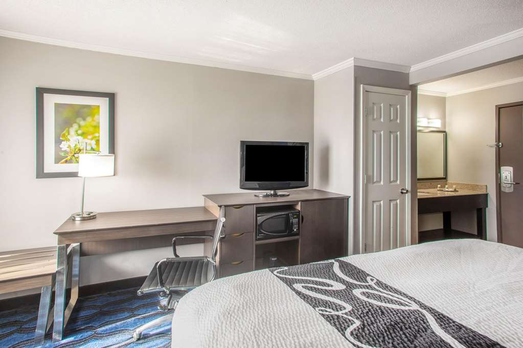 La Quinta Inn by Wyndham St. Louis Hazelwood Airport North - photo 31