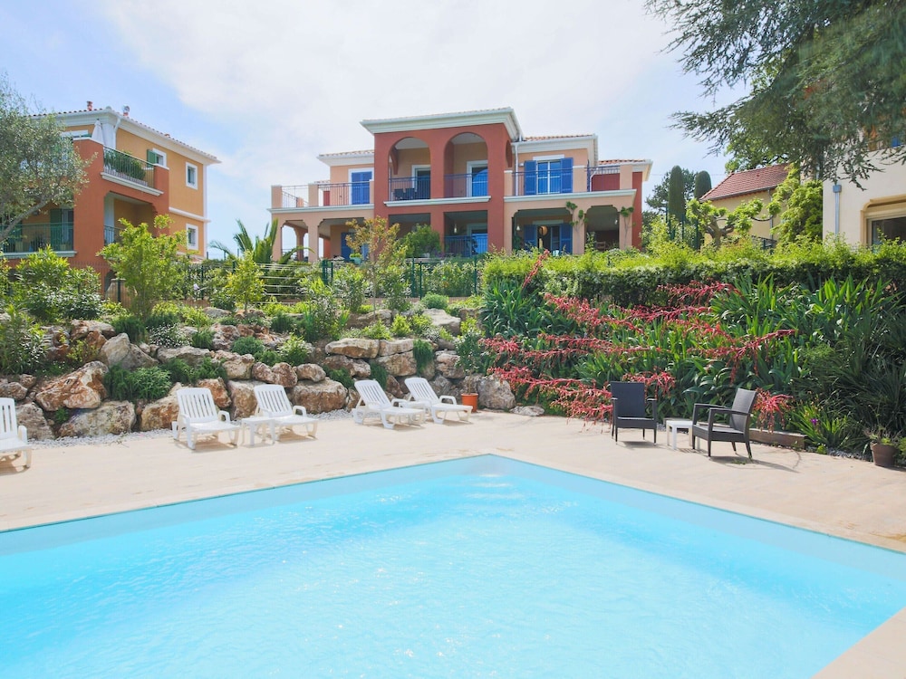 Apartment in Provence With Pool & Golf — 4-Star Luxury Hotel in Le Bar-Sur-Loup, France