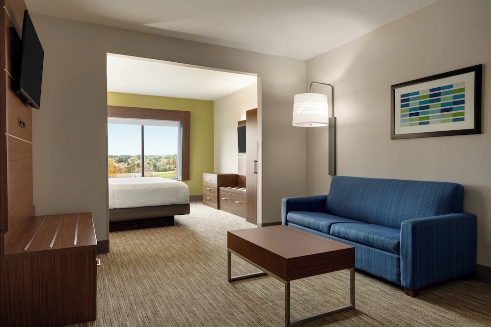 Holiday Inn Express Suites Lexington NwVineyard - photo 34